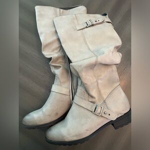 EUC Gray zip up buckle style western style boots size 7.